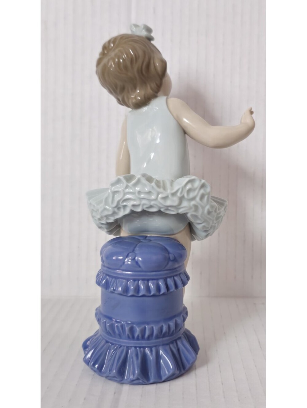 Lladro 5104 ~Little Ballet Girl "Sallie" ~ Excellent condition - Picture 4 of 9